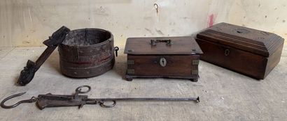 Ensemble d'objets ethniques comprenant un...