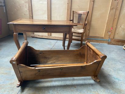 ENSEMBLE comprenant : 

- Table à écrire...