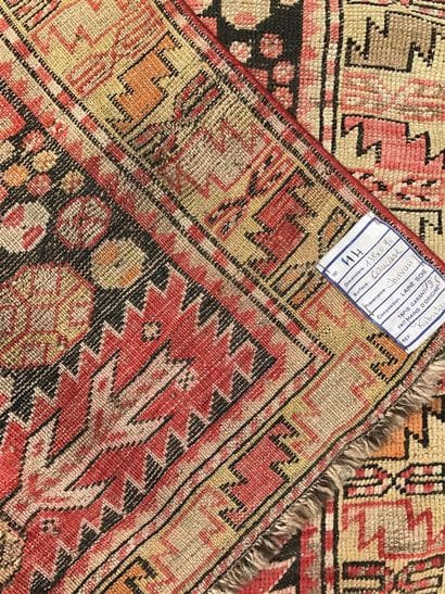 CAUCASE 

Tapis à décor géométrique dans...