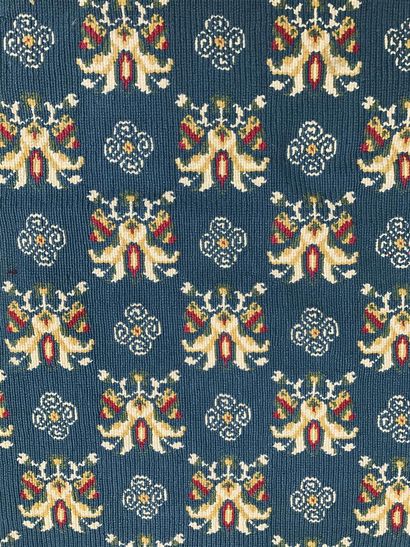 TAPIS tissé à décor de fleurs stylisés sur...