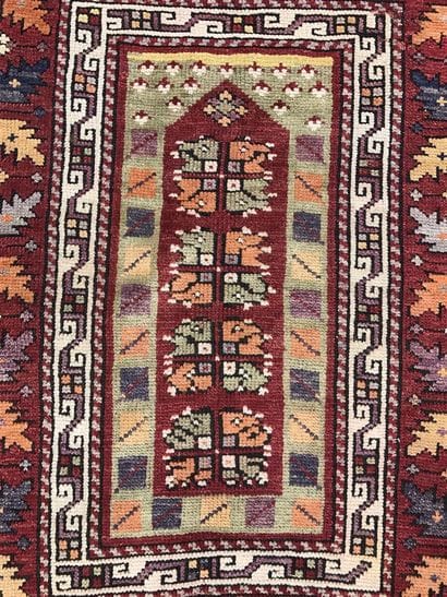 TURQUIE Melas 

Tapis à décor d'un mihrab...