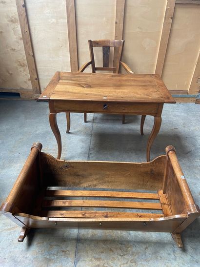 ENSEMBLE comprenant : 

- Table à écrire...