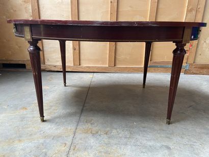 TABLE ovale en acajou et placage d'acajou...
