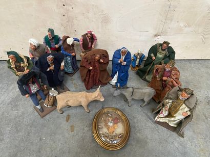 CRECHE composée de santons, âne et boeuf....
