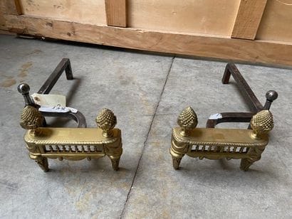 PAIRE DE CHENETS en bronze doré à décor de...