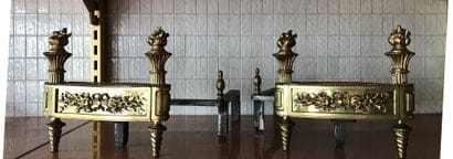 PAIRE DE CHENETS en bronze doré à décor de...