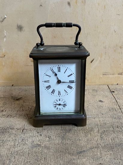 PENDULE d'officier en laiton.

Haut. : 11...