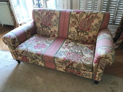 MOBILIER DE SALON comprenant deux fauteuils...