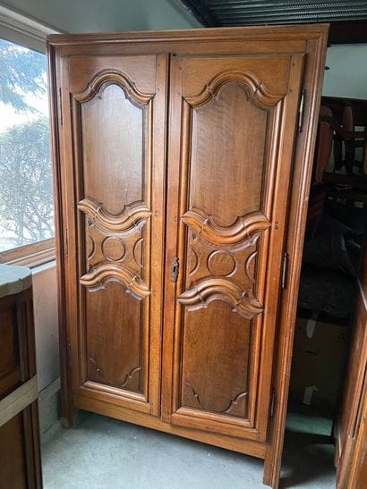 ARMOIRE en bois naturel ouvrant par deux...