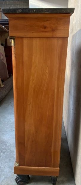 SECRETAIRE en bois fruitier, ouvrant par...