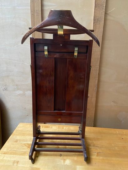VALET DE CHAMBRE en bois vernis, piétement...