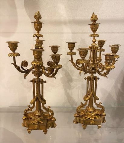PAIRE de candélabres à cinq bras de lumière...