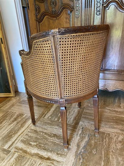FAUTEUIL de bureau en bois naturel mouluré...