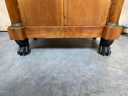 SECRETAIRE en bois fruitier, ouvrant par...
