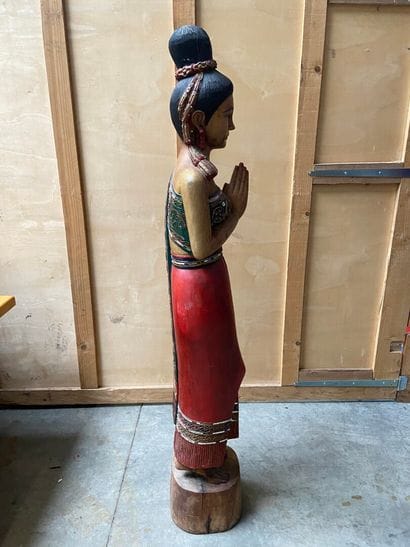 STATUE en bois peint polychrome rehaussé...