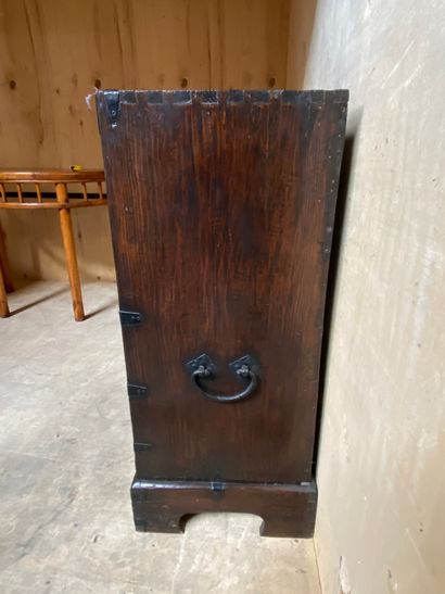 COREE - XIXème siècle 

Cabinet en bois naturel...