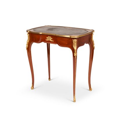 Table in solid mahogany of moved form, the...