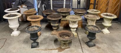 Ensemble de vases Médicis en fonte.
Haut....
