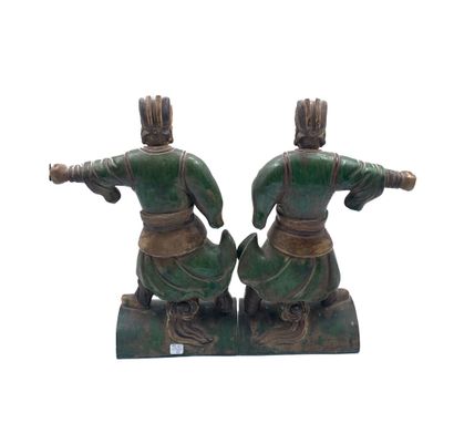 CHINE, XIXe siècle
Paire de tuiles faitières...