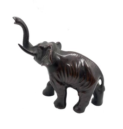JAPON, époque Meiji (1868-1912)
Eléphant...