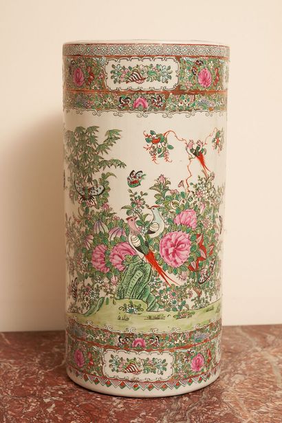 CANTON 
Porte parapluies en porcelaine décorée...
