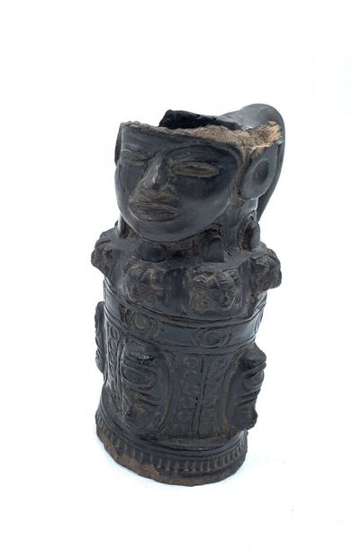 Sujet en bronze à patine brune figurant un...