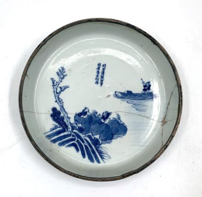 CHINE
Coupelle en porcelaine à décor en camaïeu...