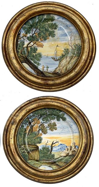 CASTELLI 
Deux assiettes formant pendants...