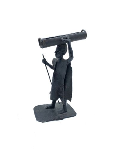 Sujet en bronze à patine brune figurant un...