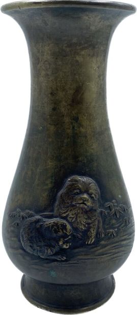 JAPON
Vase de forme balustre en bronze à...