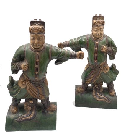CHINE, XIXe siècle
Paire de tuiles faitières...