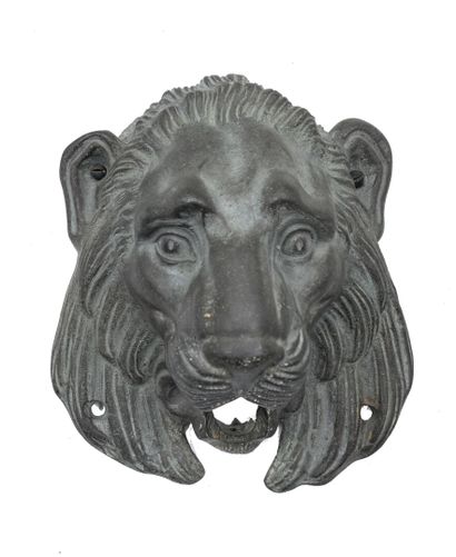 Bouche de fontaine en bronze à patine brune...