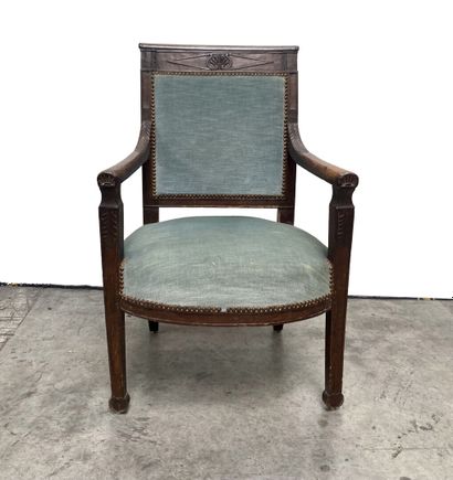 Fauteuil en acajou et placage d'acajou reposant...