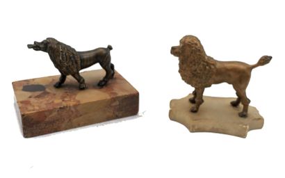 Ensemble de deux sujets en bronze doré représentant...