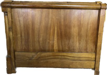 Commode en acajou et placage d'acajou ouvrant...