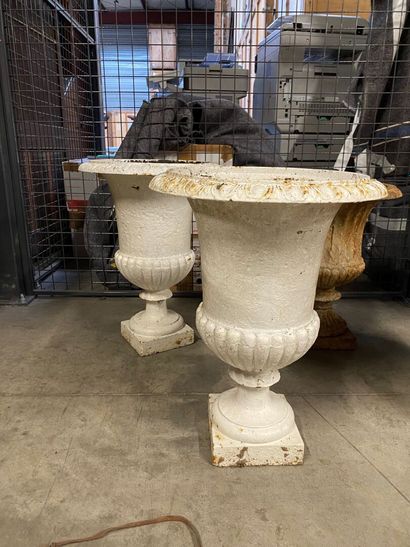 Ensemble de vases Médicis en fonte.
Haut....