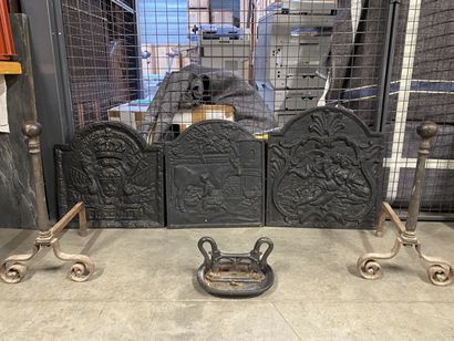 Ensemble comprenant trois plaques de cheminée,...