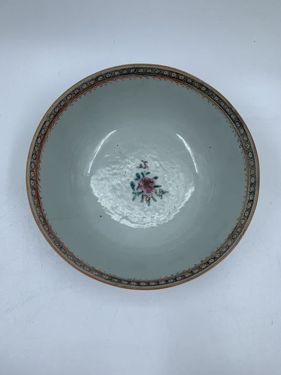 CHINE, XVIIIe siècle 
Sorbet en porcelaine...