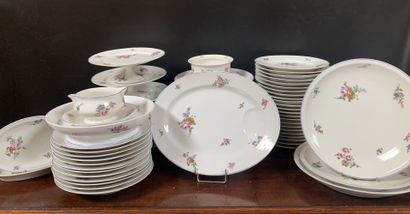 Partie de service de table en porcelaine...
