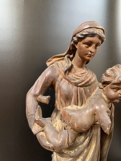 Sujet en bois sculpté et partiellement doré...