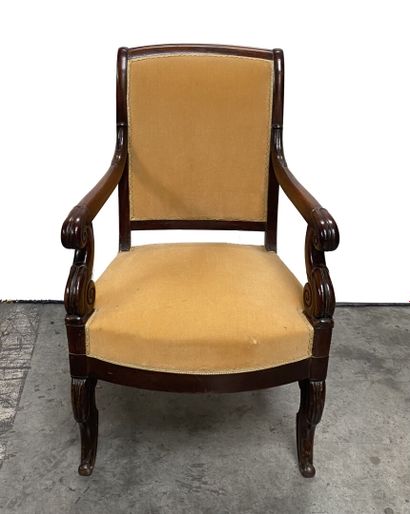 Ensemble de quatre fauteuils dont trois à...