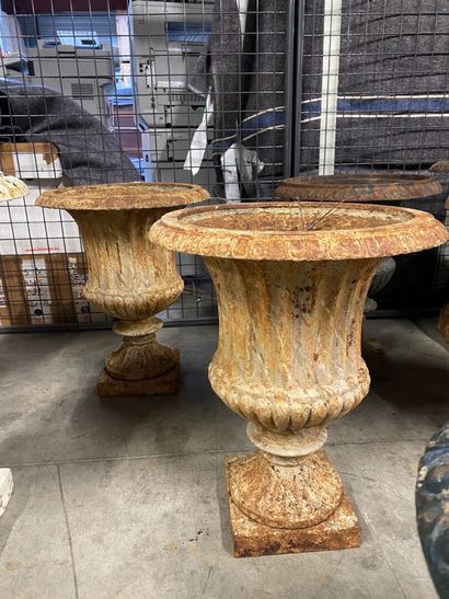 Ensemble de vases Médicis en fonte.
Haut....