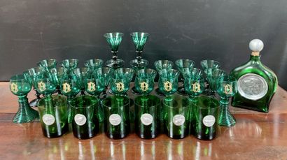 Ensemble de trois parties de service de verres...
