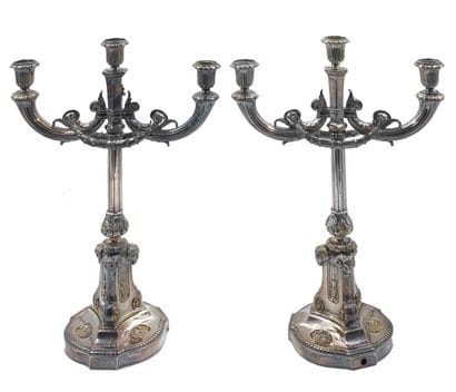 Paire de candélabres à trois bras de lumière...