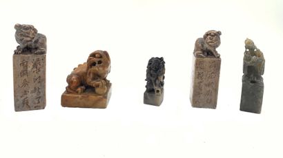 CHINE
Ensemble de cinq cachets en pierre...