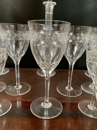Partie de service de verres en cristal comprenant...
