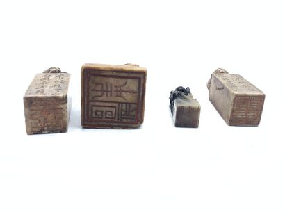 CHINE
Ensemble de cinq cachets en pierre...