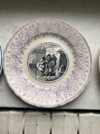 Réunion d'assiettes en faïence fine à décor...