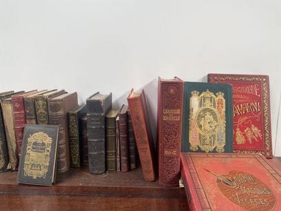 Lot important de volumes d'oeuvres de littérature...
