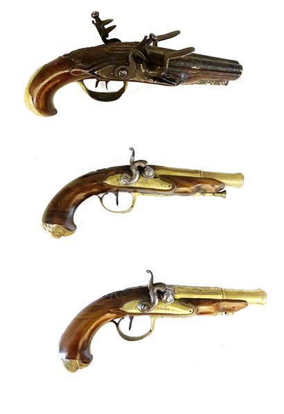 Ensemble comprenant un pistolet à silex,...